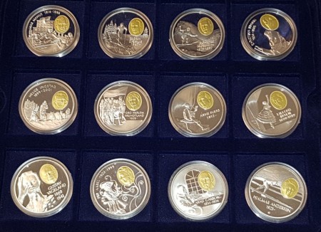 De norske æresmedaljer: Komplett sett med 36 medaljer.