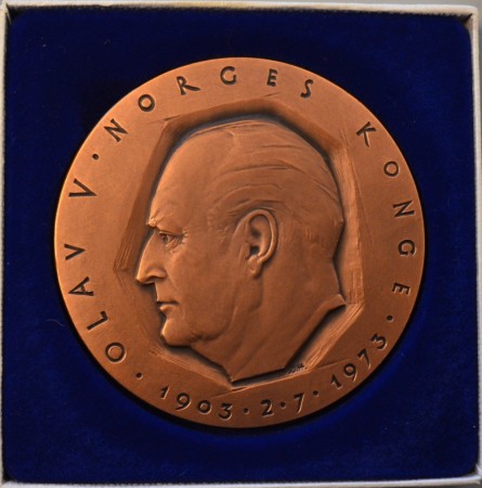 Kong Olav V. 1903- 1973 (70 år) bronse