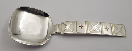 Tostrup: Syltetøyskje 12,2 cm i sølv/hvit emalje